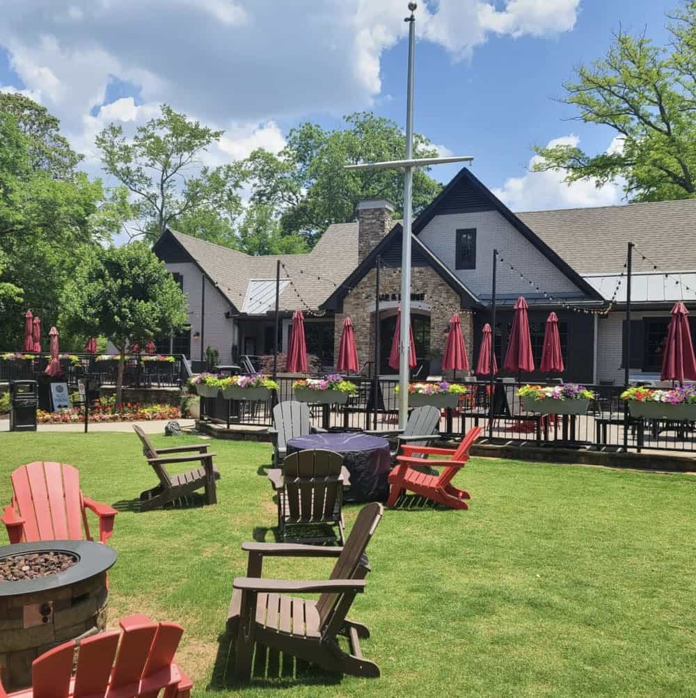 Post image for Steve Josovitz of Shumacher Sells Historic Roswell GA Canton Street Freestanding Restaurant & Bar for Sale on One Acre